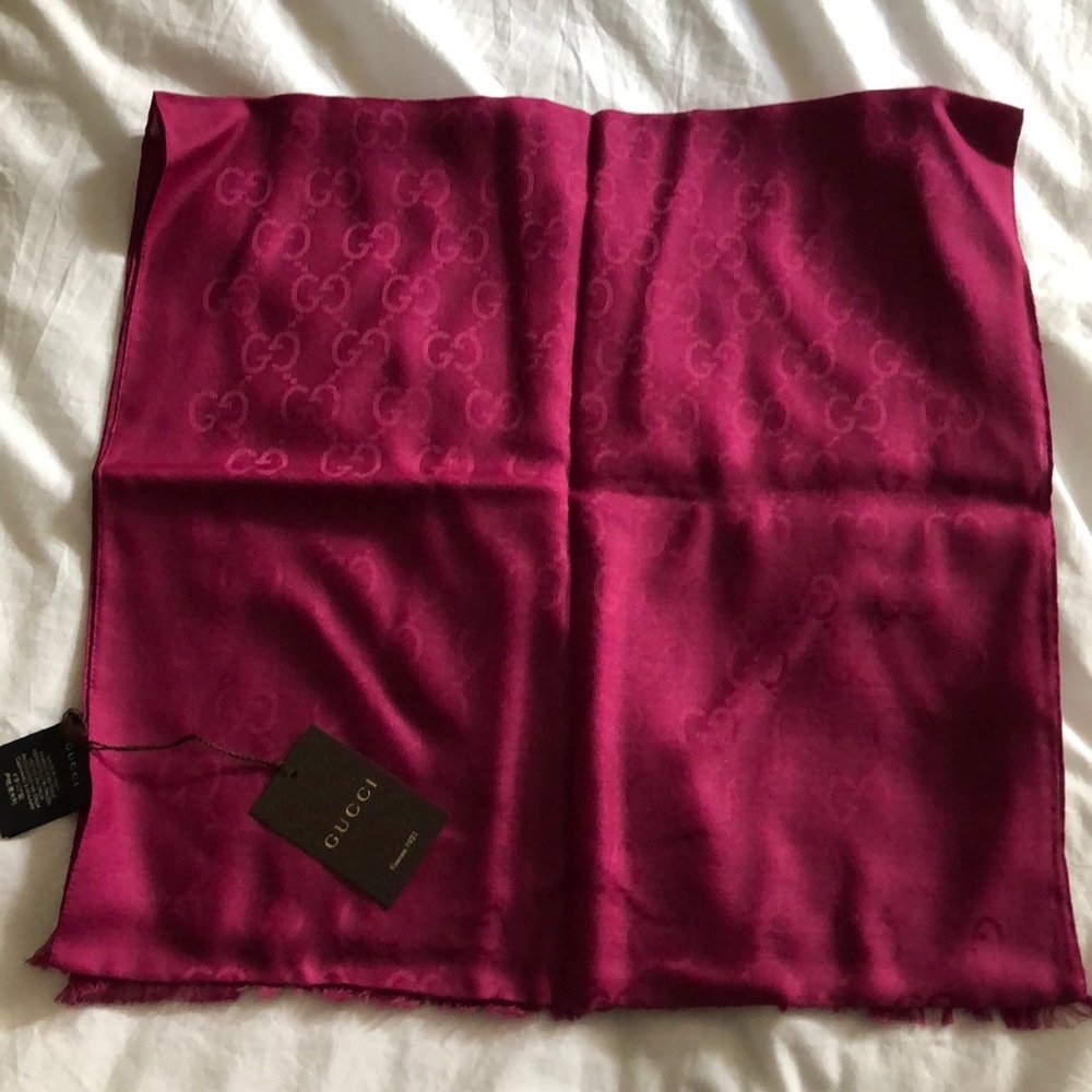 NWT Gucci Wool/Silk Scarf